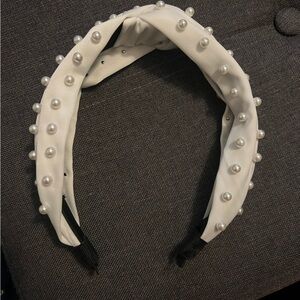 Elegant pearly style headband- never worn!